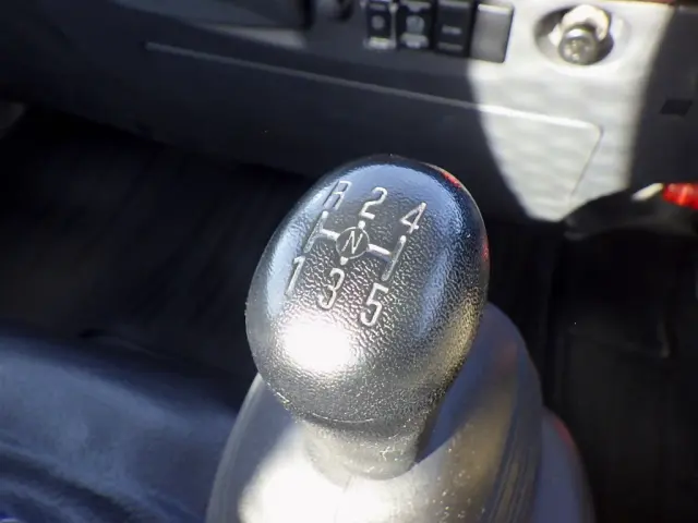 いすゞ エルフ 2RG-NNR88AR(2WD)の写真15