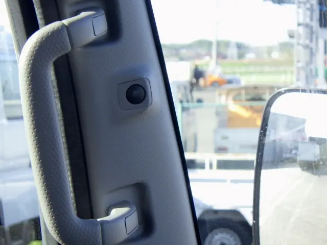 いすゞ エルフ 2RG-NNR88AR(2WD)の写真17