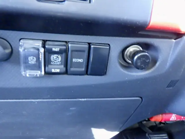 いすゞ エルフ 2RG-NNR88AR(2WD)の写真20