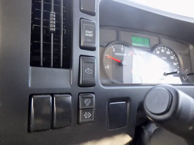 いすゞ エルフ 2RG-NNR88AR(2WD)の写真21