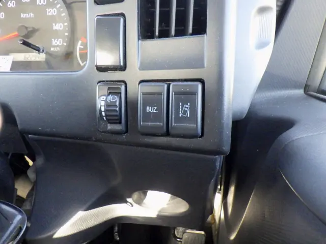 いすゞ エルフ 2RG-NNR88AR(2WD)の写真23