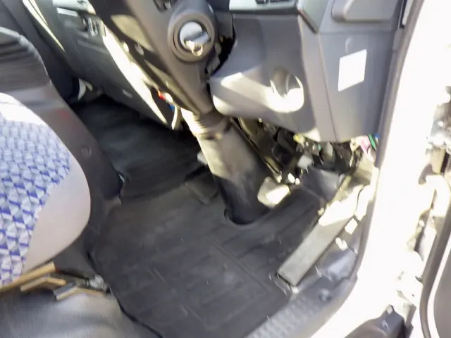 いすゞ エルフ 2RG-NNR88AR(2WD)の写真24