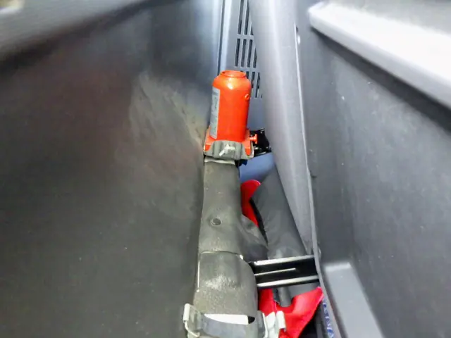 いすゞ エルフ 2RG-NNR88AR(2WD)の写真48