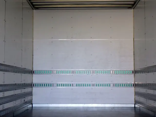 いすゞ フォワード TKG-FRR90T2(2WD)の写真8