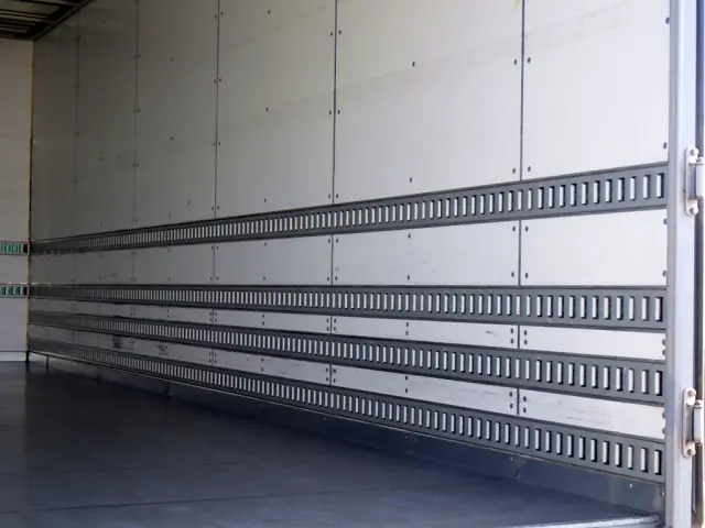 いすゞ フォワード TKG-FRR90T2(2WD)の写真9