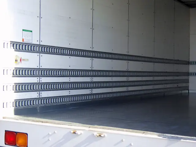 いすゞ フォワード TKG-FRR90T2(2WD)の写真10