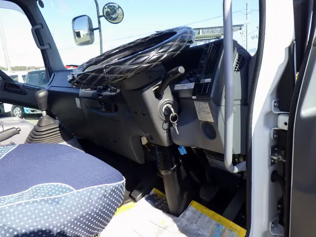 いすゞ フォワード TKG-FRR90T2(2WD)の写真23