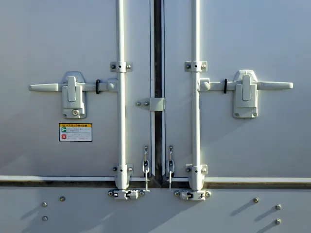 いすゞ フォワード TKG-FRR90T2(2WD)の写真38