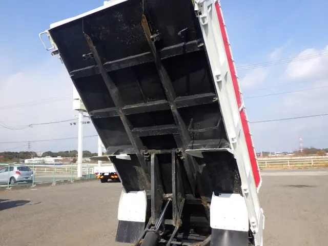 いすゞ エルフ TDG-NKS85AD(4WD)の写真9