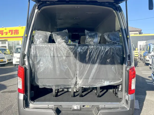 バックドアを開けるとこんな感じになります!|日産 キャラバン 3BF-DS4E26(2WD)の写真7