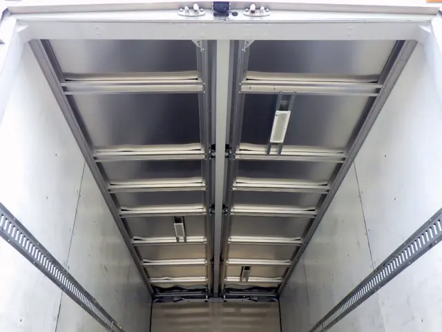 三菱 キャンター 2PG-FED90(2WD)の写真16