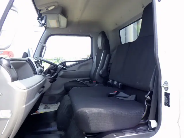 三菱 キャンター 2PG-FED90(2WD)の写真17