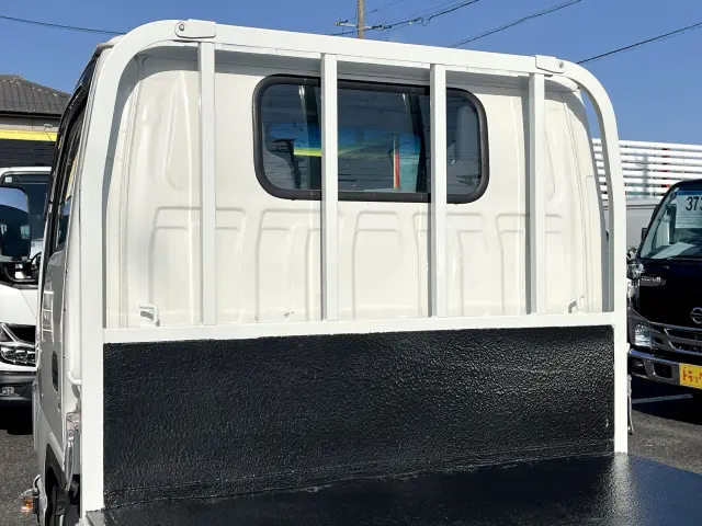 いすゞ エルフ 2RG-NJR88A(2WD)の写真9