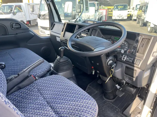 いすゞ エルフ 2RG-NJR88A(2WD)の写真13
