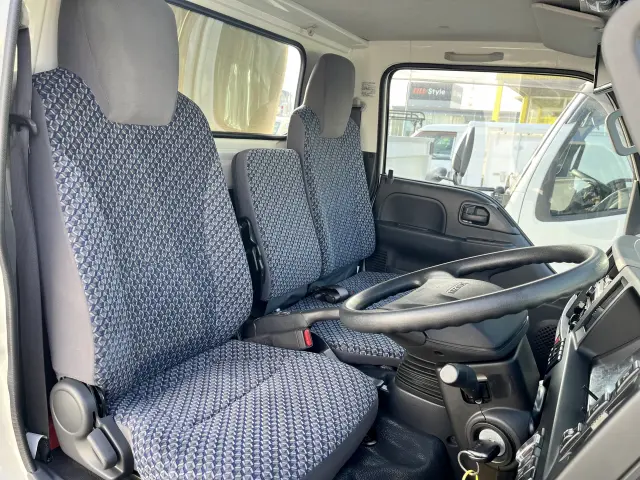 いすゞ エルフ 2RG-NJR88A(2WD)の写真14