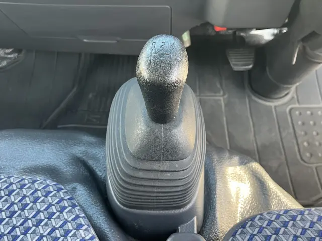 いすゞ エルフ 2RG-NJR88A(2WD)の写真17