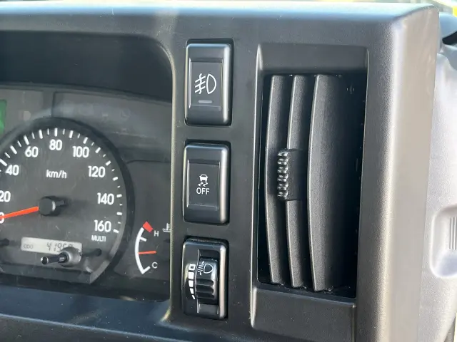 いすゞ エルフ 2RG-NJR88A(2WD)の写真22