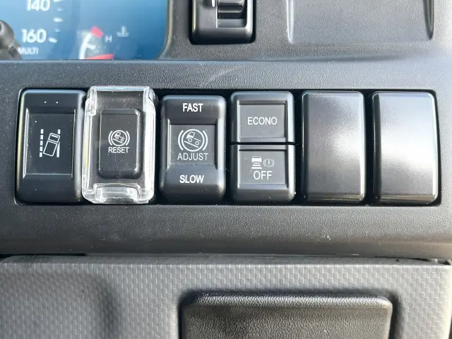 いすゞ エルフ 2RG-NJR88A(2WD)の写真23