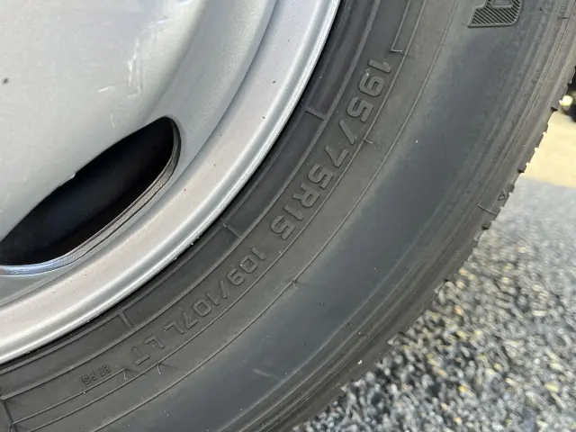 いすゞ エルフ 2RG-NJR88A(2WD)の写真42