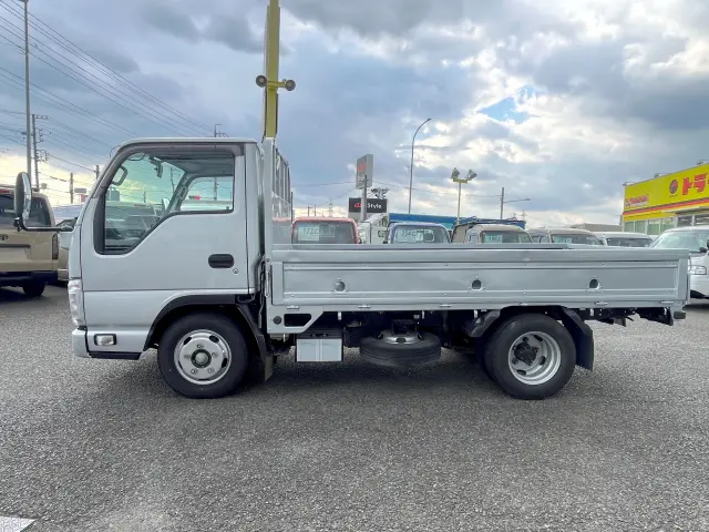 いすゞ エルフ TRG-NHR85A(2WD)の写真3