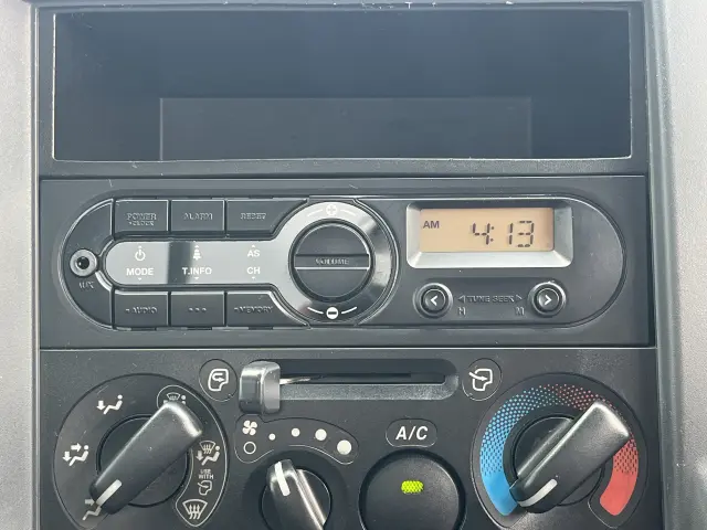 いすゞ エルフ TRG-NHR85A(2WD)の写真19