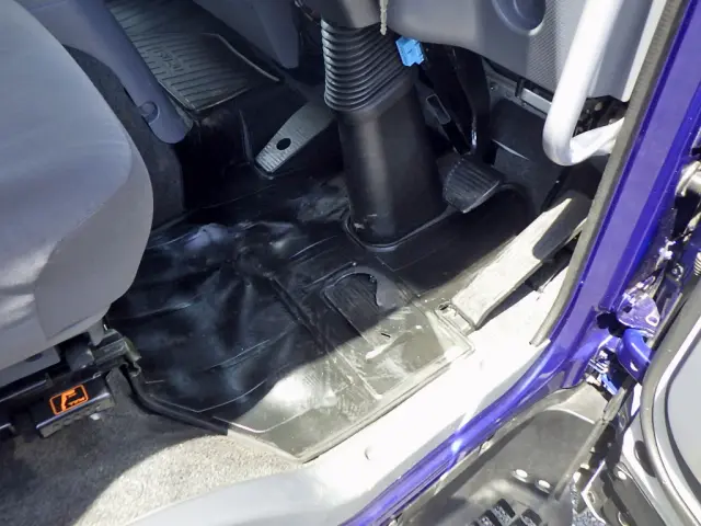 いすゞ フォワード 2RG-FRR90S2(2WD)の写真21