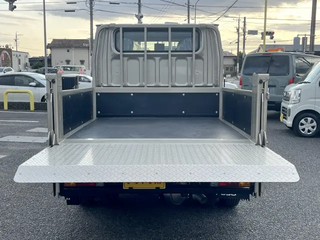 三菱 キャンター 2RG-FBA20(2WD)の写真6