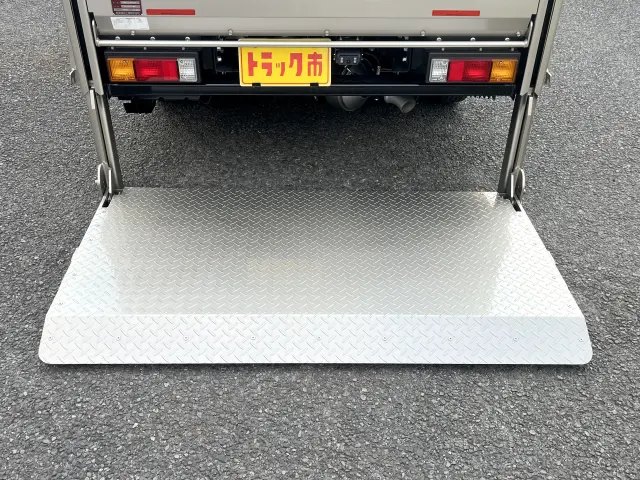 三菱 キャンター 2RG-FBA20(2WD)の写真8