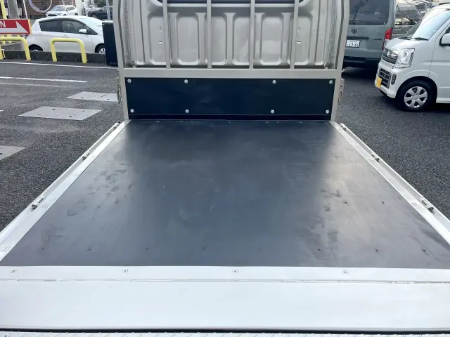 三菱 キャンター 2RG-FBA20(2WD)の写真9