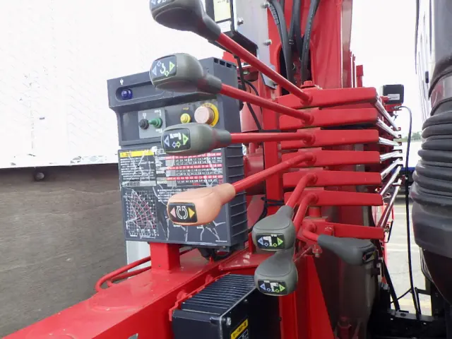 いすゞ フォワード 2RG-FRR90S2(2WD)の写真11