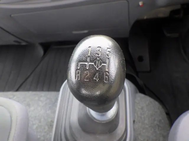 いすゞ フォワード 2RG-FRR90S2(2WD)の写真15