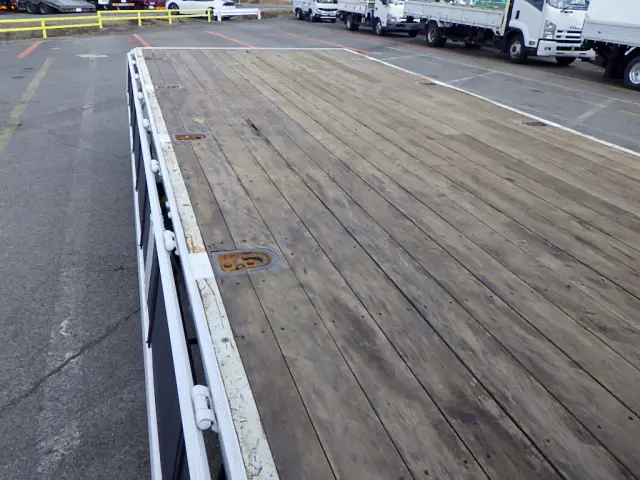 いすゞ フォワード 2RG-FRR90S2(2WD)の写真8