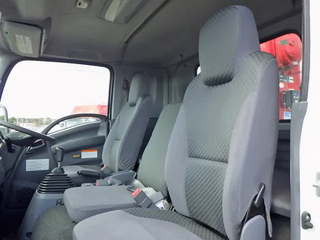 いすゞ フォワード 2RG-FRR90S2(2WD)の写真13