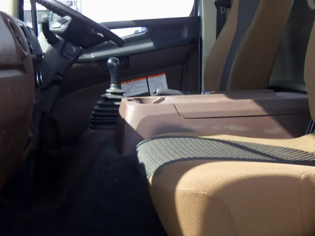 日野 レンジャー 2KG-FC2ABA(2WD)の写真18