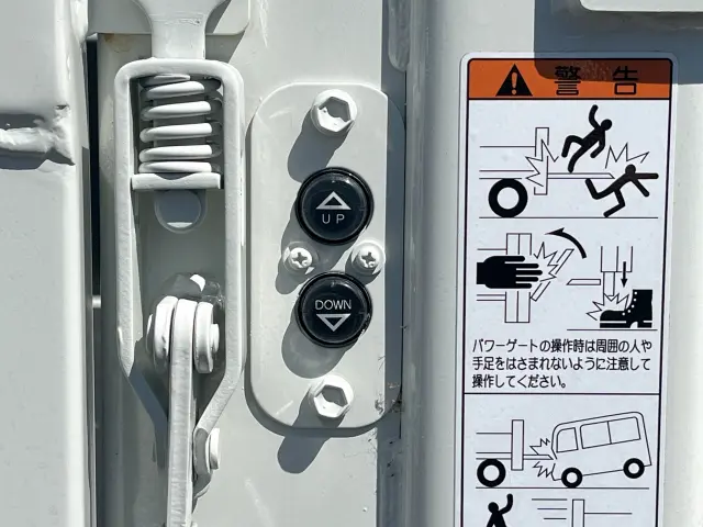 三菱 キャンター 2RG-FBA20(2WD)の写真16