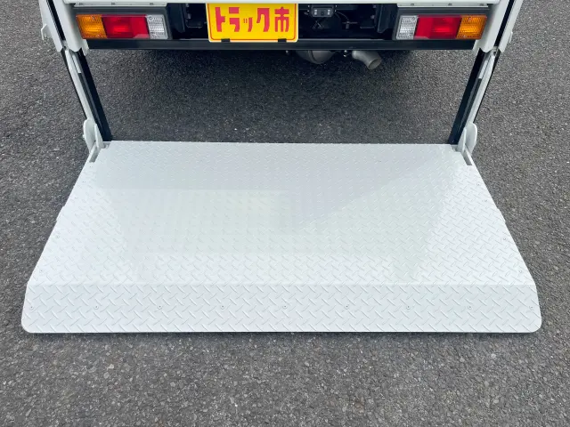 三菱 キャンター 2RG-FBA20(2WD)の写真12