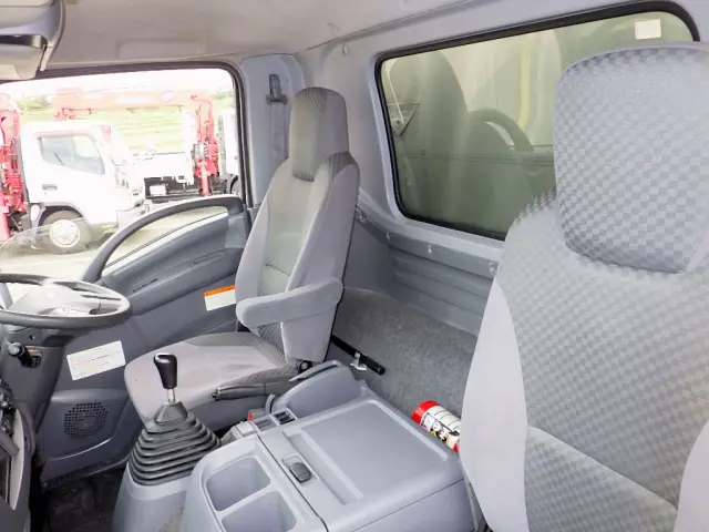 いすゞ フォワード 2RG-FRR90S2(2WD)の写真30