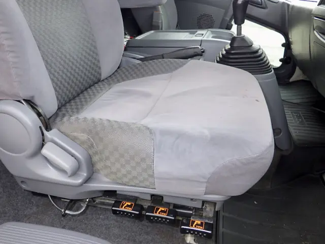 いすゞ フォワード 2RG-FRR90S2(2WD)の写真33