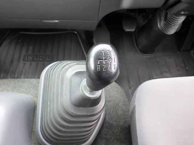 いすゞ フォワード 2RG-FRR90S2(2WD)の写真36