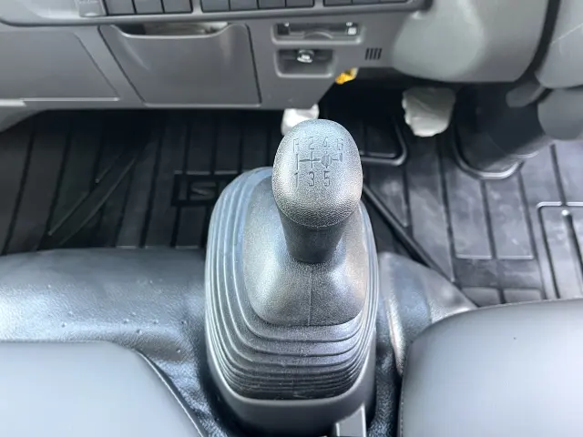 いすゞ エルフ 2RG-NKR88AT(2WD)の写真21