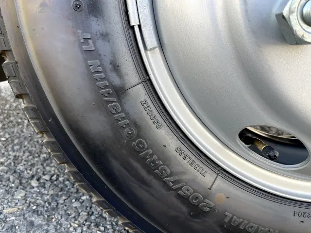 いすゞ エルフ 2RG-NKR88AT(2WD)の写真45