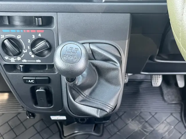 ダイハツ ハイゼットバン 3BD-S331W(4WD)の写真18