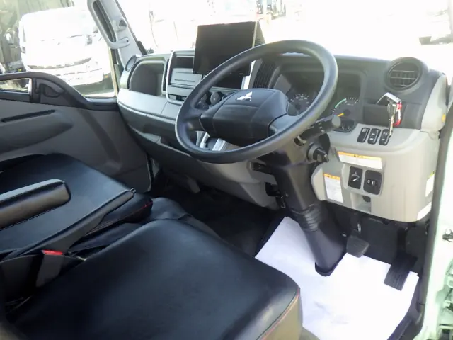 三菱 キャンター 2RG-FBA20(2WD)の写真31