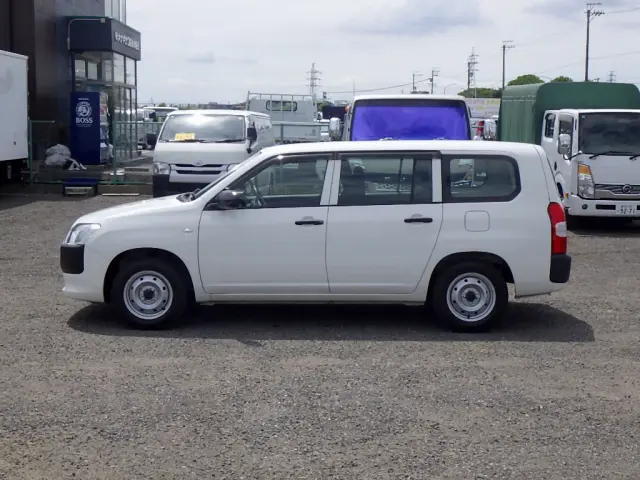 トヨタ プロボックスバン 6AE-NHP160V(2WD)の写真4