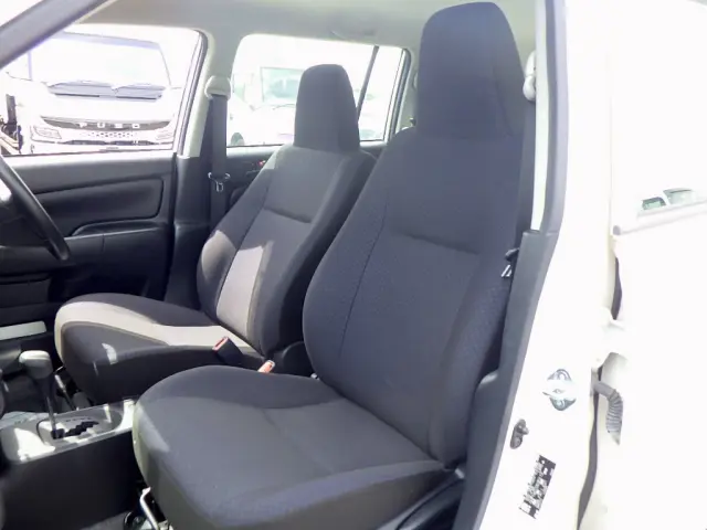 トヨタ プロボックスバン 6AE-NHP160V(2WD)の写真15