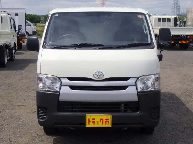 トヨタ ハイエースバン QDF-GDH201V(2WD)の写真3