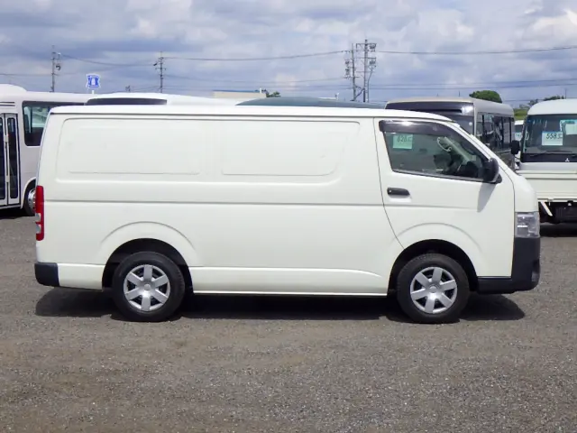 トヨタ ハイエースバン QDF-GDH201V(2WD)の写真5