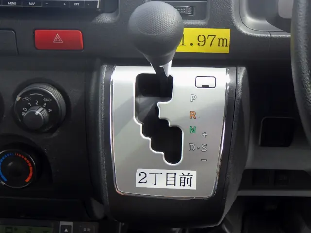 トヨタ ハイエースバン QDF-GDH201V(2WD)の写真15