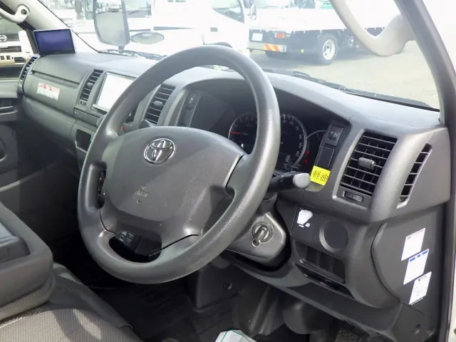 トヨタ ハイエースバン QDF-GDH201V(2WD)の写真41