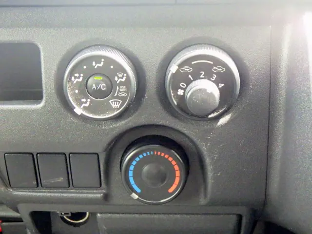 トヨタ ハイエースバン QDF-GDH201V(2WD)の写真45